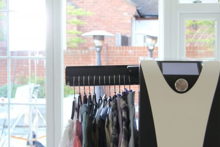 El armario Effie es un prototipo que plancha las prendas de forma automática.