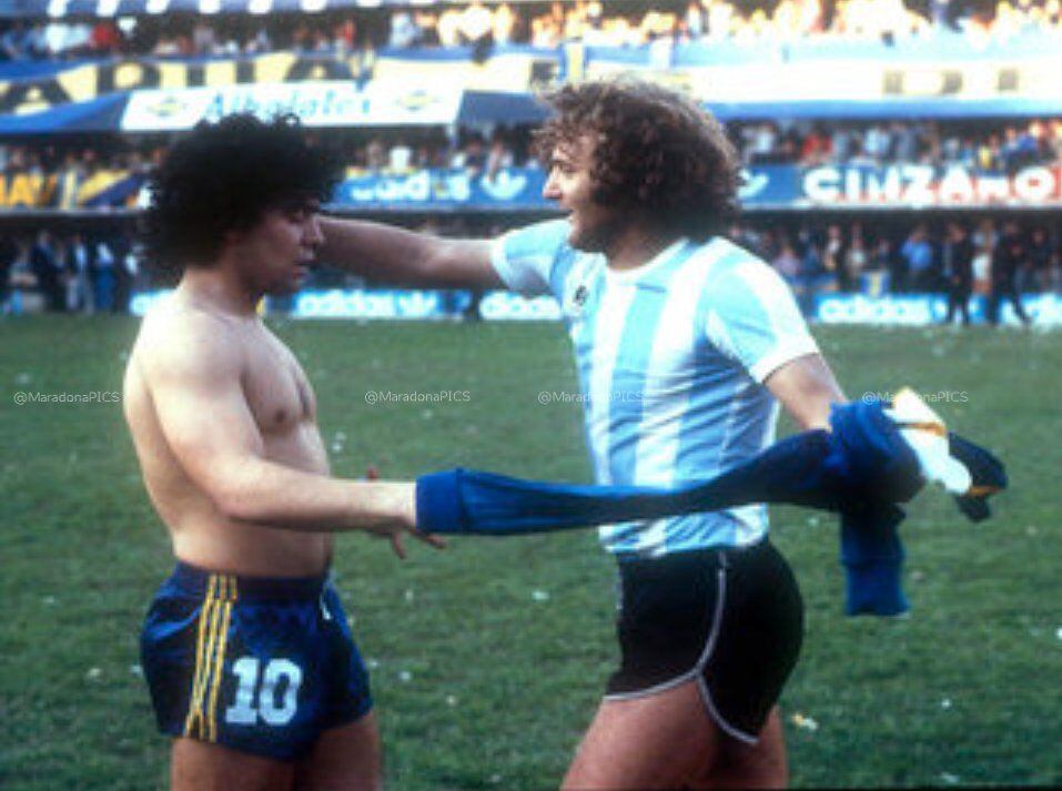 José Orlando Berta intercambió la camiseta de Racing con Diego Maradona, que jugaba en Boca Juniors