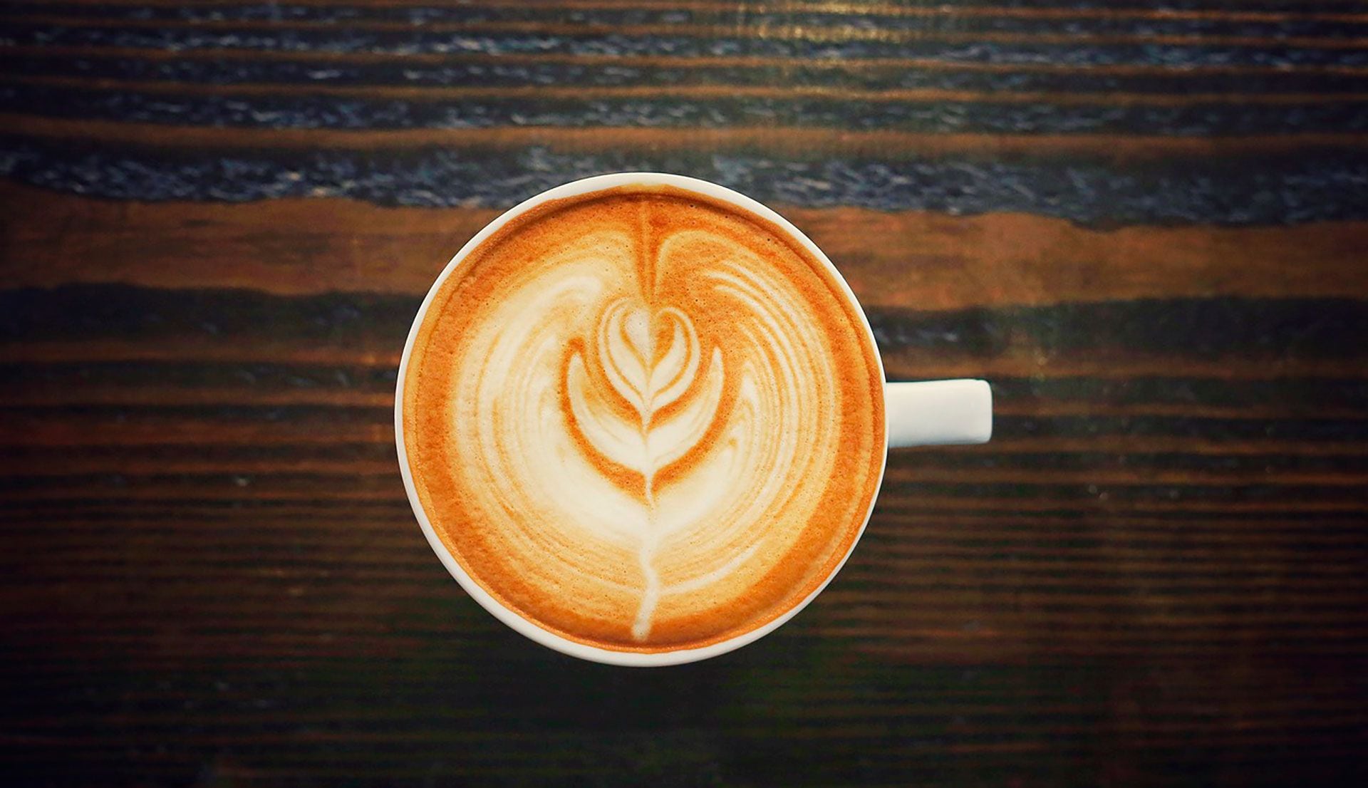 La precisión, paciencia y conocimiento profundo de los ingredientes son esenciales para el arte del latte (Pixabay)