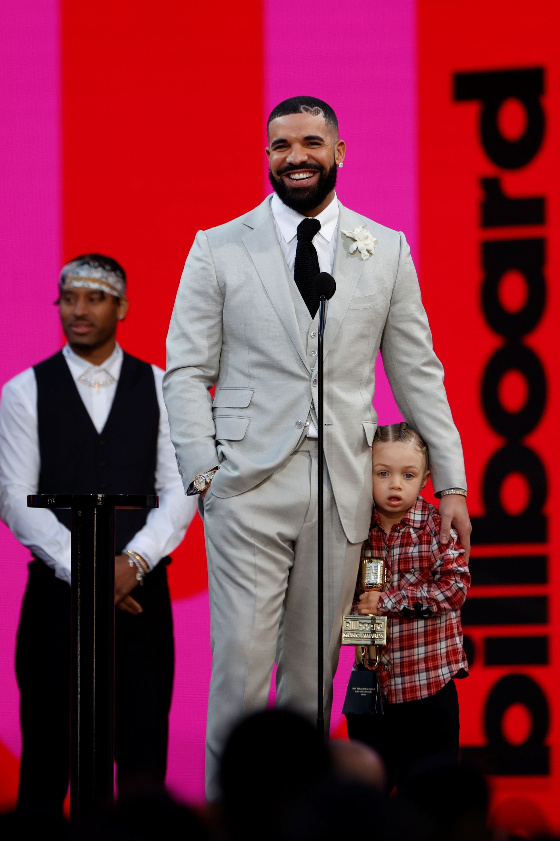 Drake incluyó a su hijo Adonis en el videoclip de su nuevo single '8AM in Charlotte' (REUTERS)