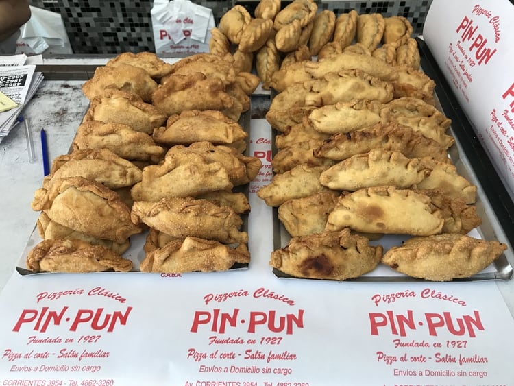 Las empanadas fritas de Pin Pun, un clásico de la pizzería de almagro