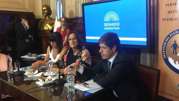 Juan Manuel Abal Medina, Marta Varela y Diana Conti, esta mañana en la reunión de la Bicameral