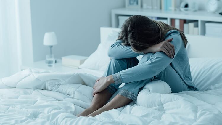 Existe evidencia creciente de la asociación entre el insomnio y la enfermedad cardiovascular (Shutterstock)