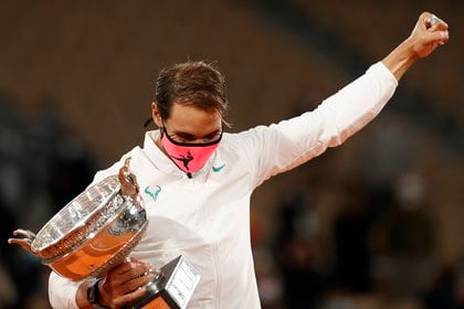 Nadal sumó su 13º título en Roland Garros y su 20ª conquista en Grand Slams, alcanzando la marca de Roger Federer
Foto: REUTERS/Christian Hartmann