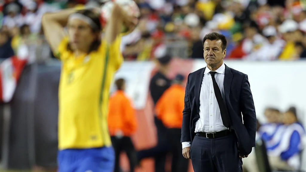 El brasileño Dunga fue despedido tras quedar eliminado en primera ronda de la Copa América (EFE)