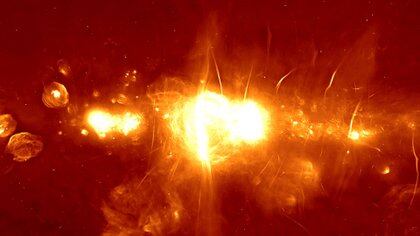 Imagen cedida por el Observatorio Sudafricano de Radioastronomía (SARAO, por sus siglas en inglés) de la imagen más clara jamás tomada del centro de la Vía Láctea, ocupado por un inmenso agujero negro, gracias a un nuevo radiotelescopio denominado MeerKAT (EFE)