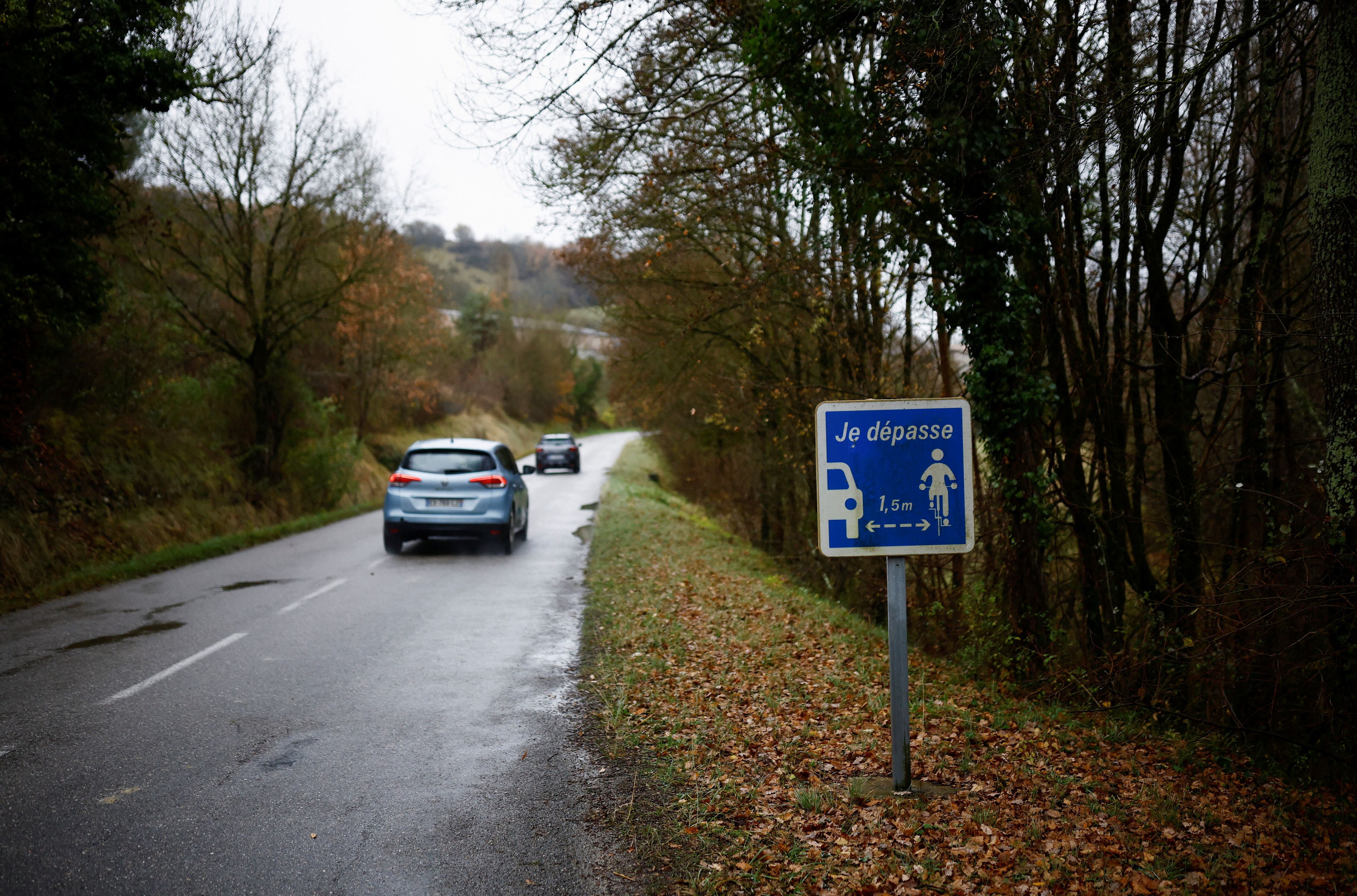 La carretera D16 donde Alex Batty, un adolescente británico desaparecido hace seis años en España, fue recogido por Fabien Accidini en Chalabre, Francia (REUTERS/Stephane Mahe)
