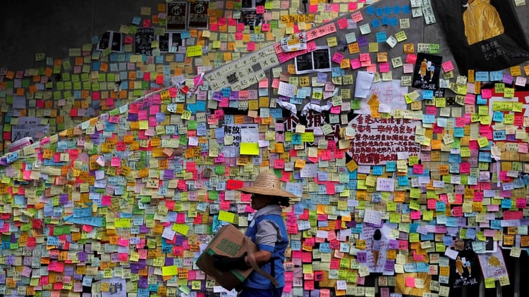 Post-it con mensajes contra el gobireno de Hong Kong (Reuters)