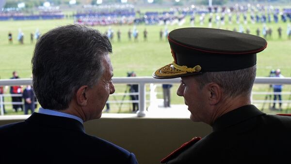 Macri y el jefe del Estado Mayor Conjunto de las Fuerzas Armadas Bari del Valle Sosa