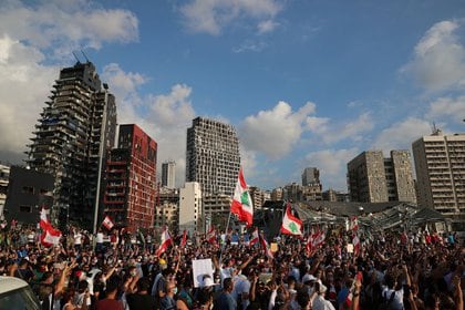 Miles de manifestantes se movilizaron en Beirut tras la explosión del 4 de agosto para denunciar la corrupción en el país y exigir la dimisión del Ejecutivo (REUTERS / Alkis Konstantinidis)