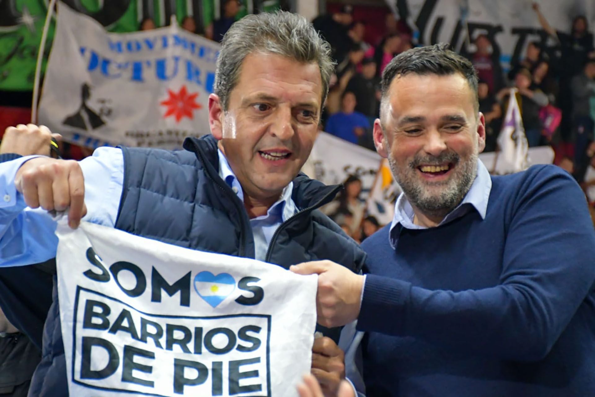 Las organizaciones sociales oficialistas apoyan la "Ley IVA" enviada por Sergio Massa al Congreso de la Nación. 