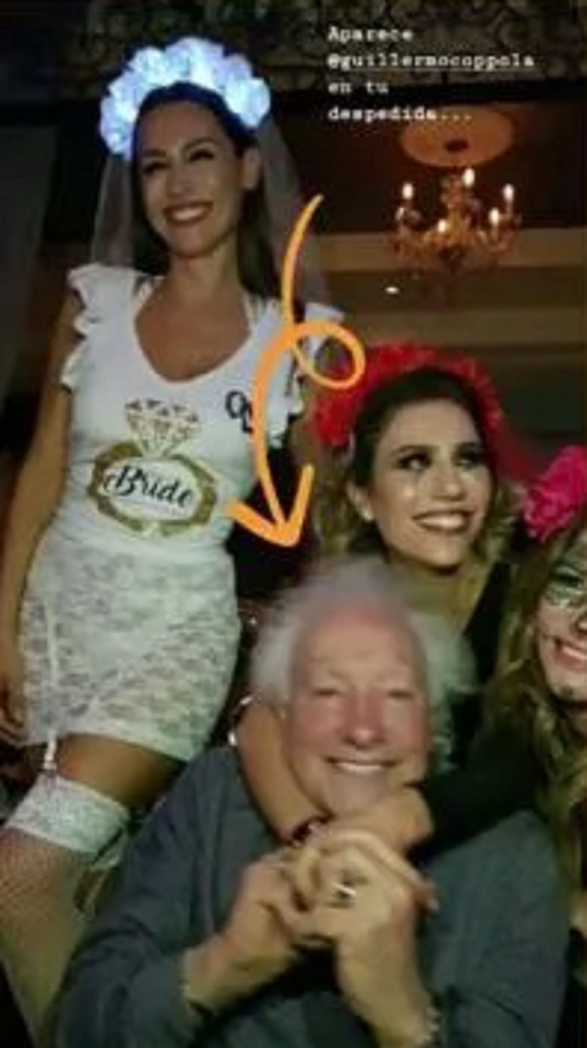 Durante la noche, Guillermo Coppola se tomó una foto con pampita y algunas de sus amigas (Instagram)