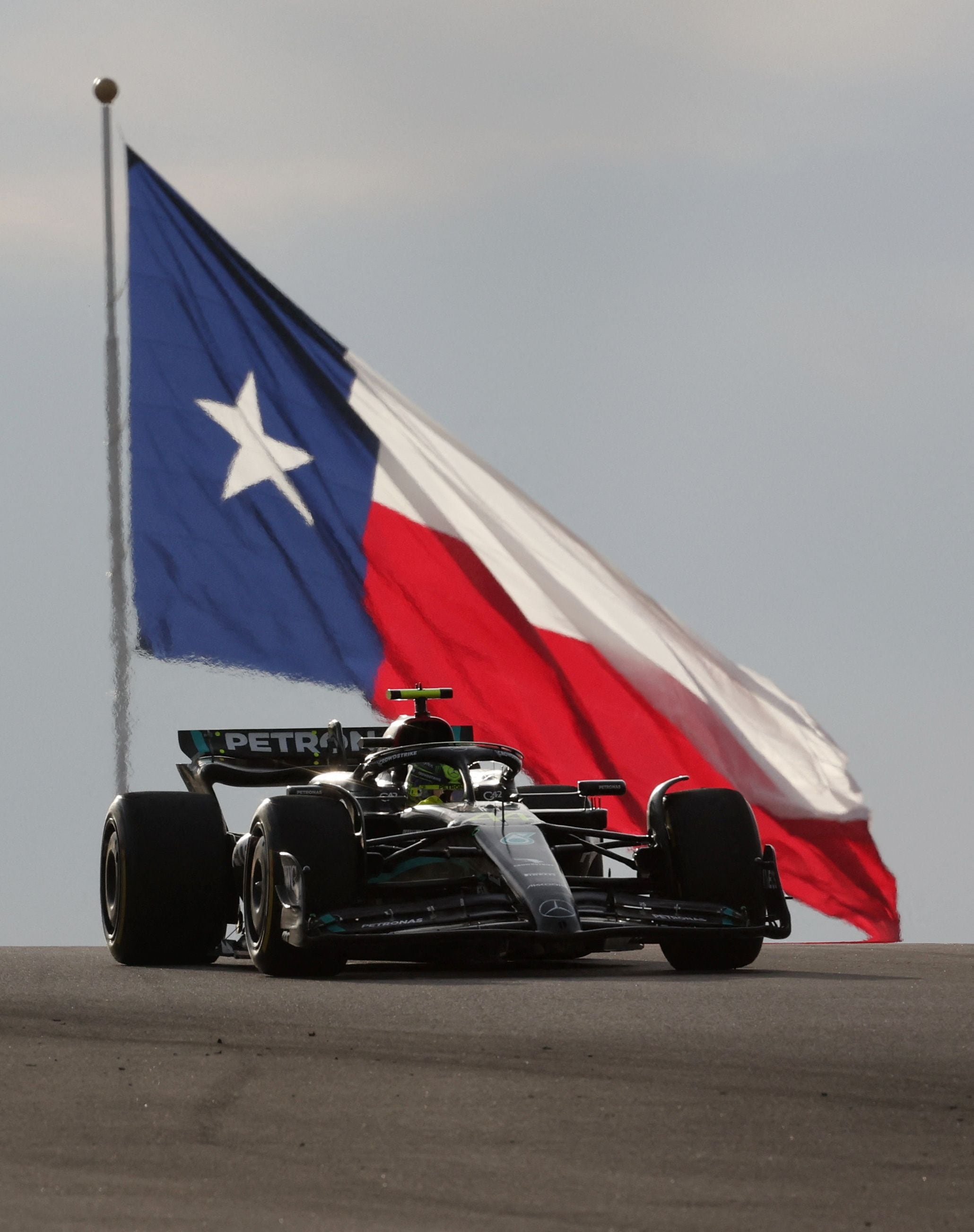 Formula One F1 - United States Grand Prix - Circuit of the Americas, Austin, Texas, U.S. - October 21, 2023 Mercedes' Lewis Hamilton in action during the sprint race with the flag of Texas pictured in the background REUTERS/Kaylee Greenlee Beal