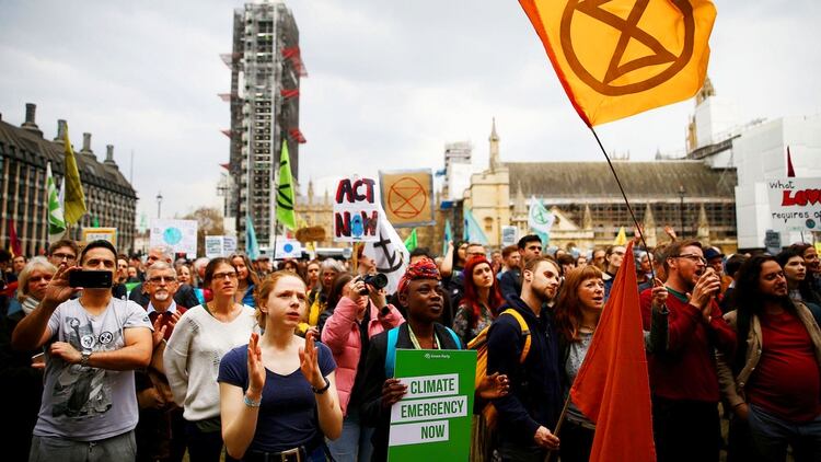 ManifestaciÃ³n en defensa del Medio Ambiente en las afueras del Parlamento britÃ¡nico (Reuters)