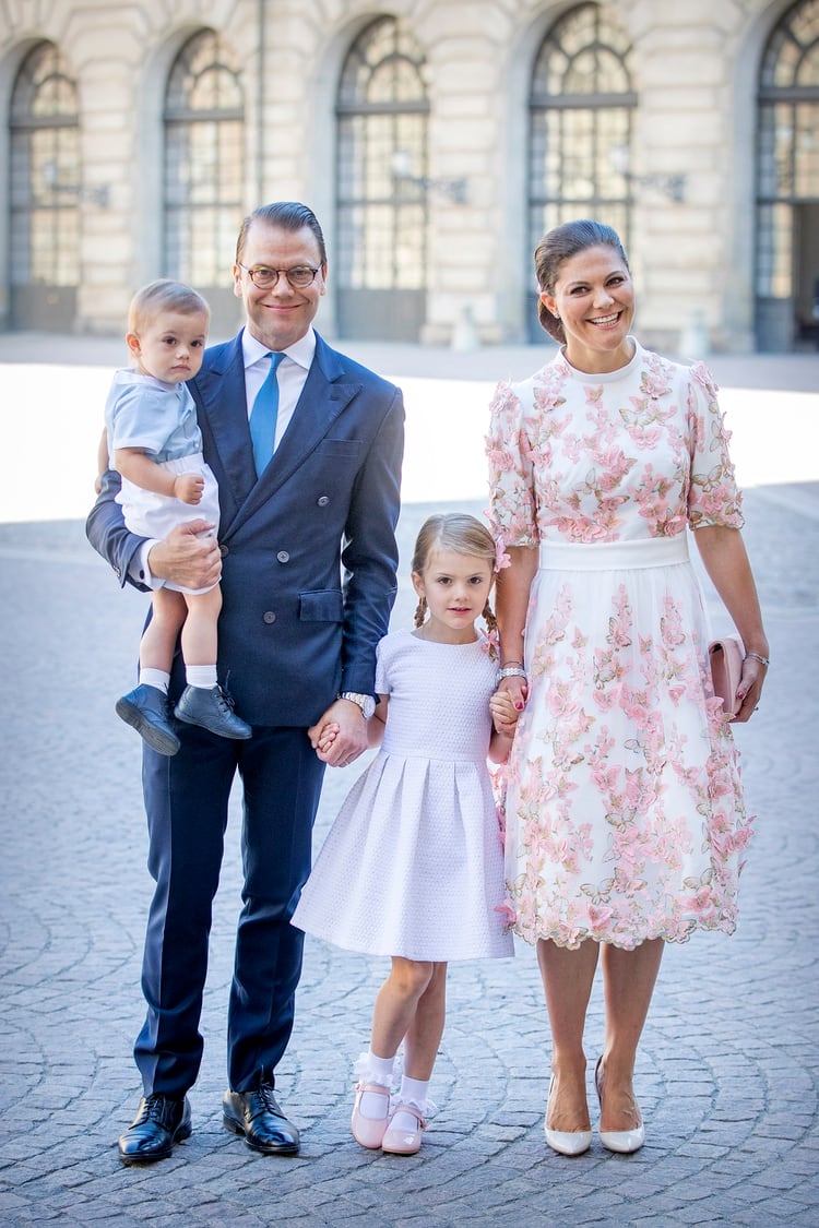 Victoria de Suecia con su marido Daniel y sus hijos, Estelle y Oscar