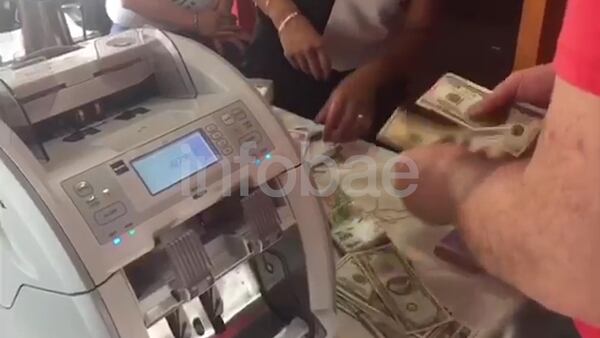 La policía bonaerense utilizó una máquina para contar el dinero de Monteros