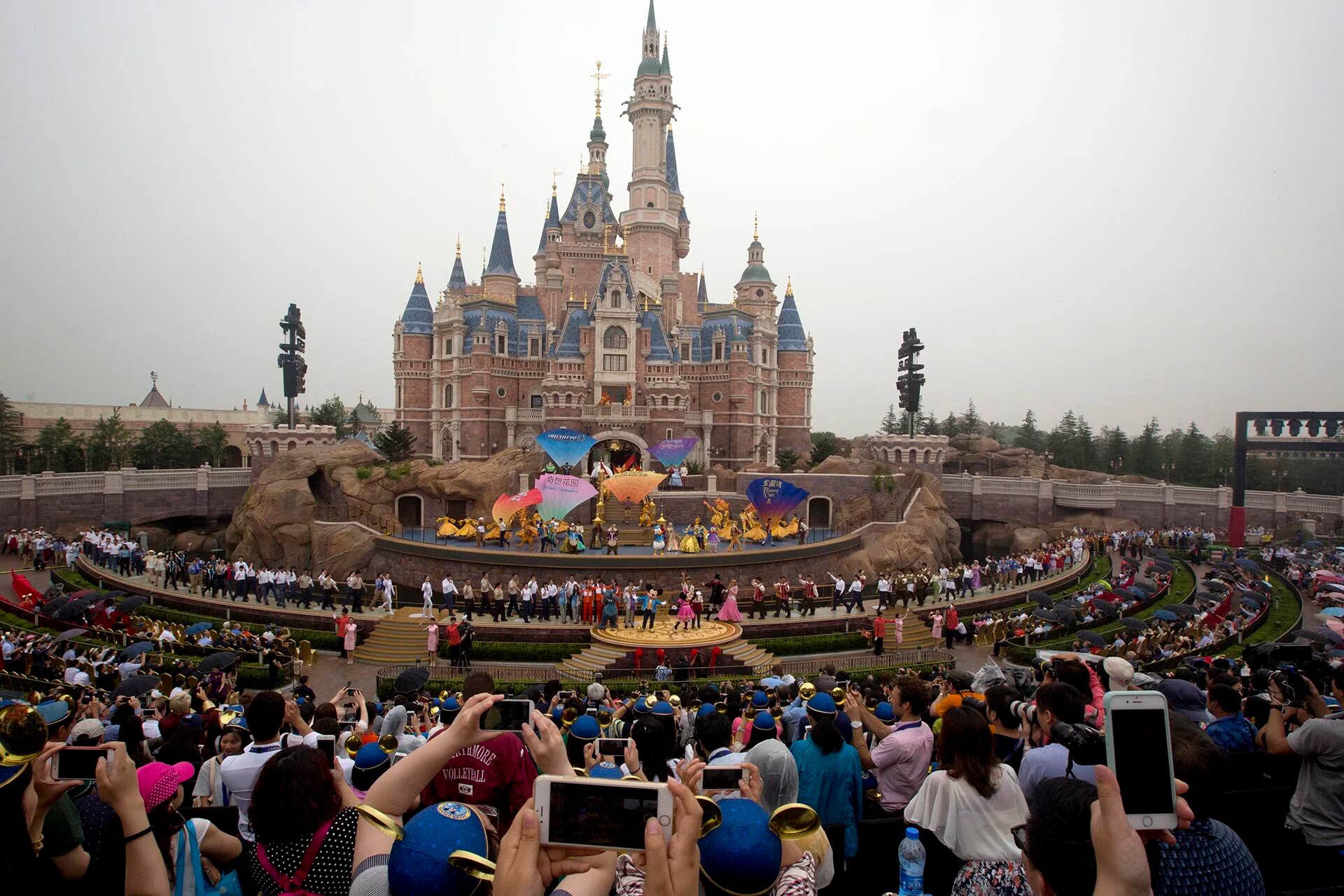 Disney acaba de inaugurar su primer parque en China (AP)