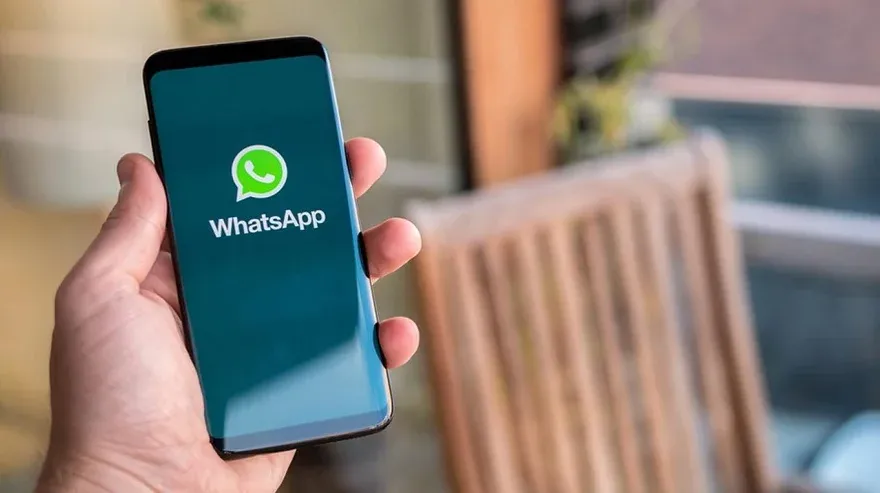 Celular con el logo de WhatsApp. (foto: iProfesional)