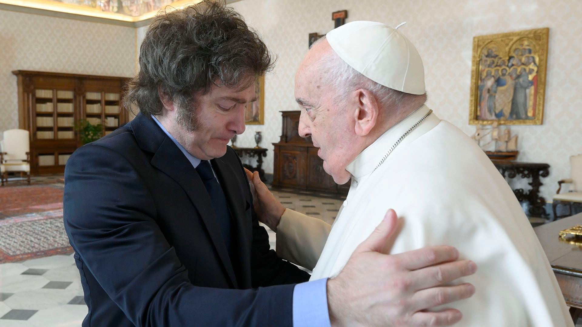 Francisco exhibe una actitud contemplativa con Milei y su salud decidir� si viaja a la Argentina en septiembre - Infobae