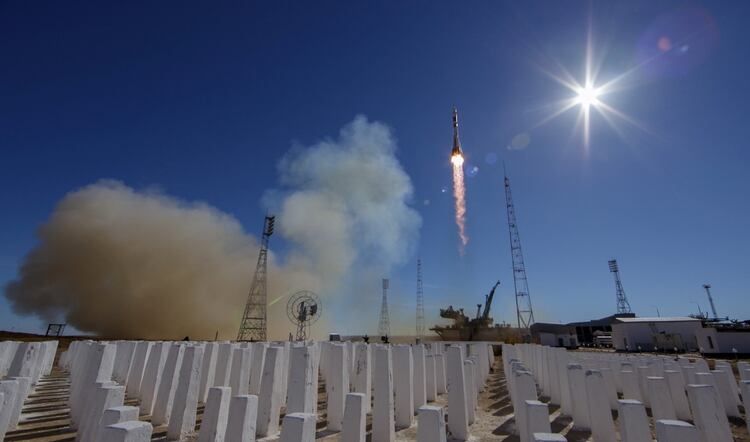 El despegue de un cohete ruso Soyuz MS-10 (Reuters)