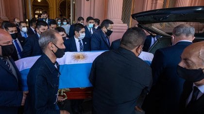 El féretro fue cubierto con una bandera argentina (Presidencia)