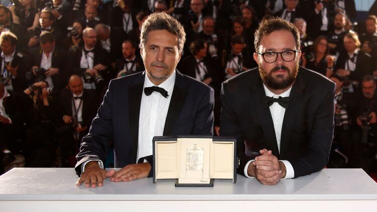 Los directores brasileños Kleber Mendonça Filho y Juliano Dornelles por “Bacurau” ganaron el premio “ex aequo” del Jurado de la 72 edición del Festival de Cannes (Reuters)