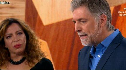 Horacio Cabak ante la atenta mirada de Lizy Tagliani (Captura: Telefé)