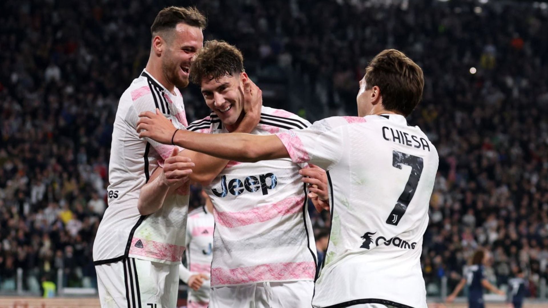 Juventus venció 2-0 a Lazio en la primera semifinal de la Copa Italia con goles de Federico Chiesa y Dusan Vlahovic.