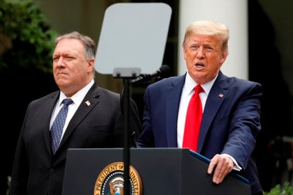 Donald J. Trump junto a Mike Pompeo. EFE/YURI GRIPAS
