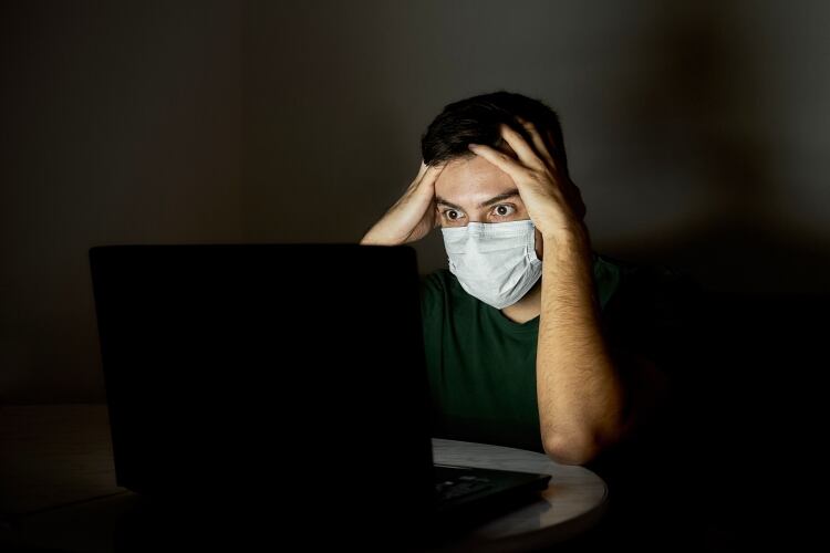 A pesar de que muchos internautas lo preguntan, todavía no se sabe si el clima y la temperatura afectan la propagación del virus (Shutterstock)