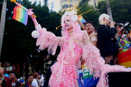 Una drag queen desfilando en Taipei (Reuters)