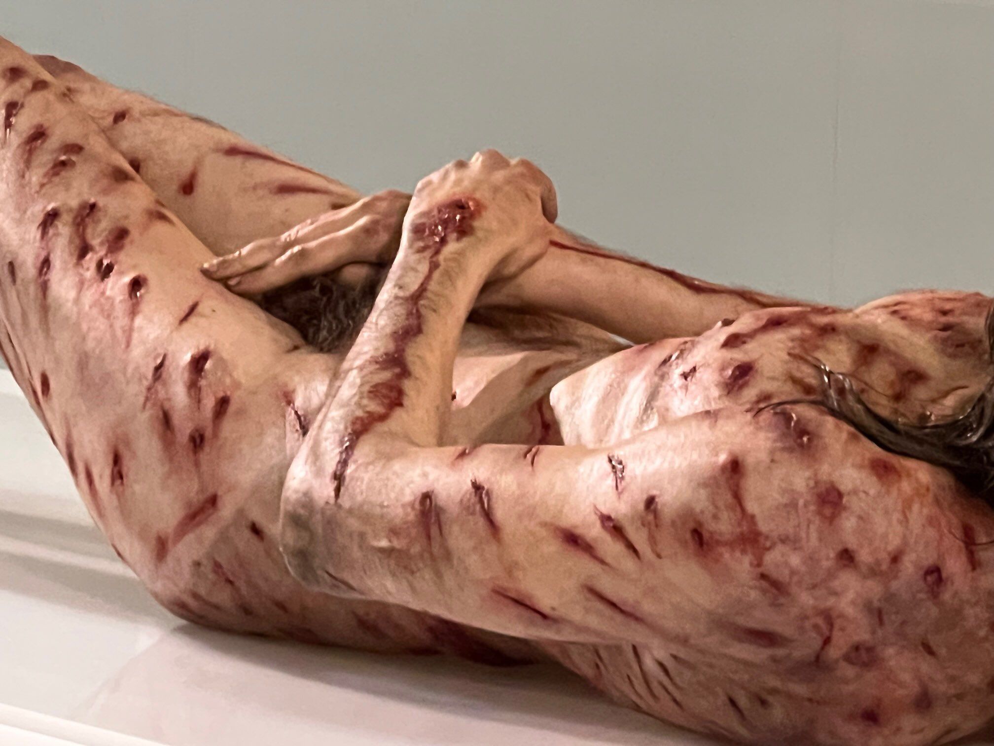 El cuerpo hiperrealista de Jesucristo (Twitter: @UniCatolicos_es)