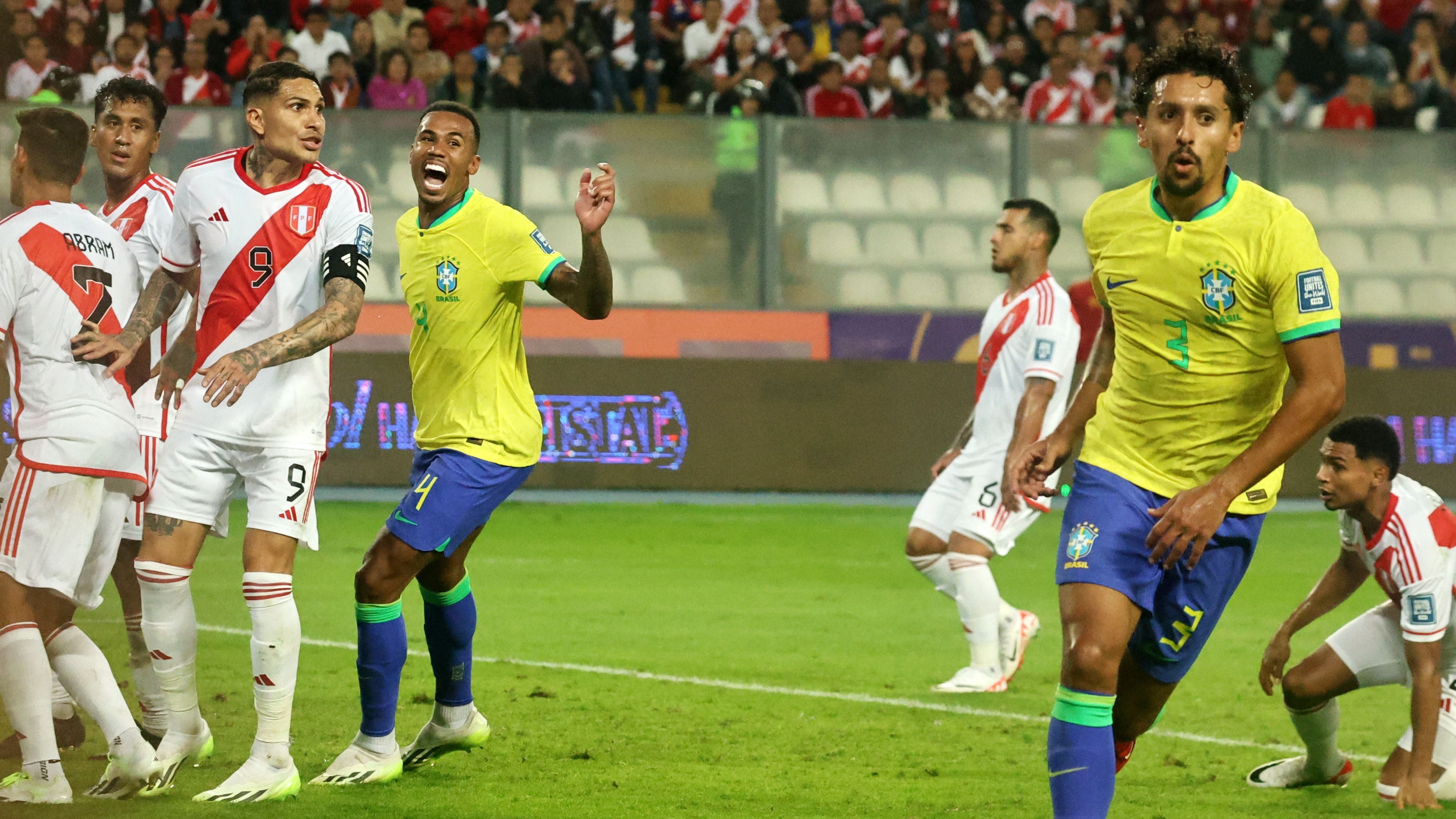 Marquinhos se anticipó y conectó de cabeza en la última jugada del partido, para que Brasil le gane a Perú y siga con puntaje perfecto en las Eliminatorias Sudamericanas (REUTERS/Sebastian Castaneda)