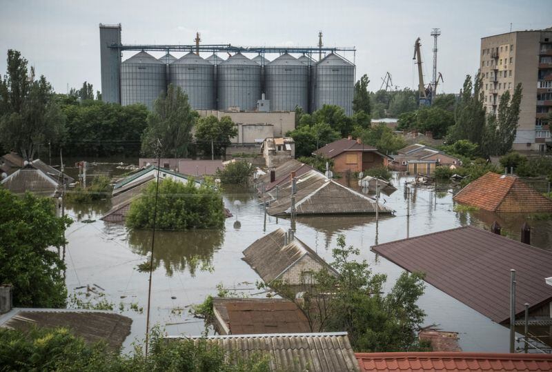 El agua cubrió las casas hasta los techos (REUTERS/Vladyslav Musiienko)