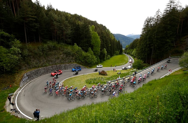 Una de las postales que dejó esta etapa del Giro de Italia (AFP)