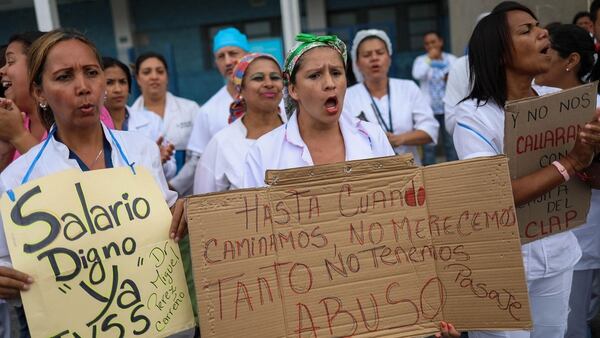 Manifestantes de la salud en las calles venezolanas (EFE)