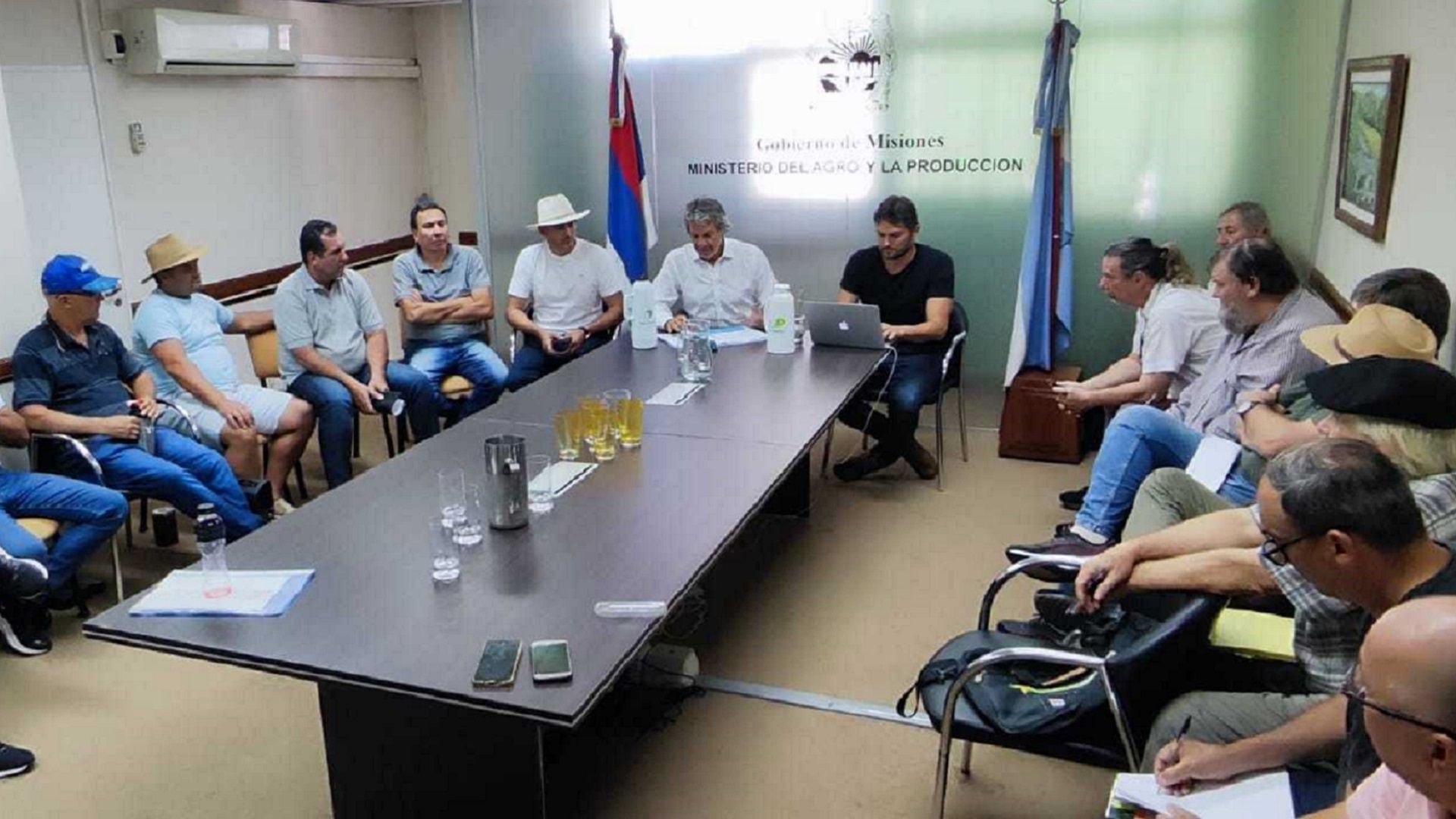 Juan Alberto Pazo, secretario de Industria y Desarrollo Productivo de Nación con autoridades misioneras y productores