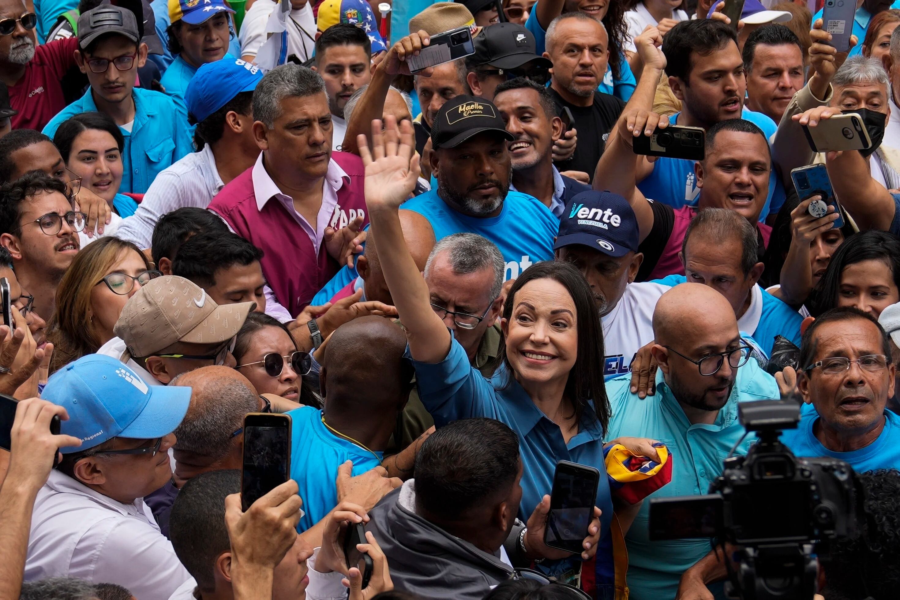Tras sortear los obstáculos y amenazas del régimen de Maduro, la oposición venezolana inició su campaña para las primarias