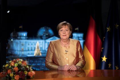 La canciller alemana Angela Merkel durante su mensaje de fin de año. Foto: Markus Schreiber/Pool via REUTERS