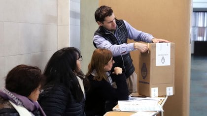 Según el cronograma electoral dispuesto, las PASO se deberían llevar adelante el 8 de agosto (NA)