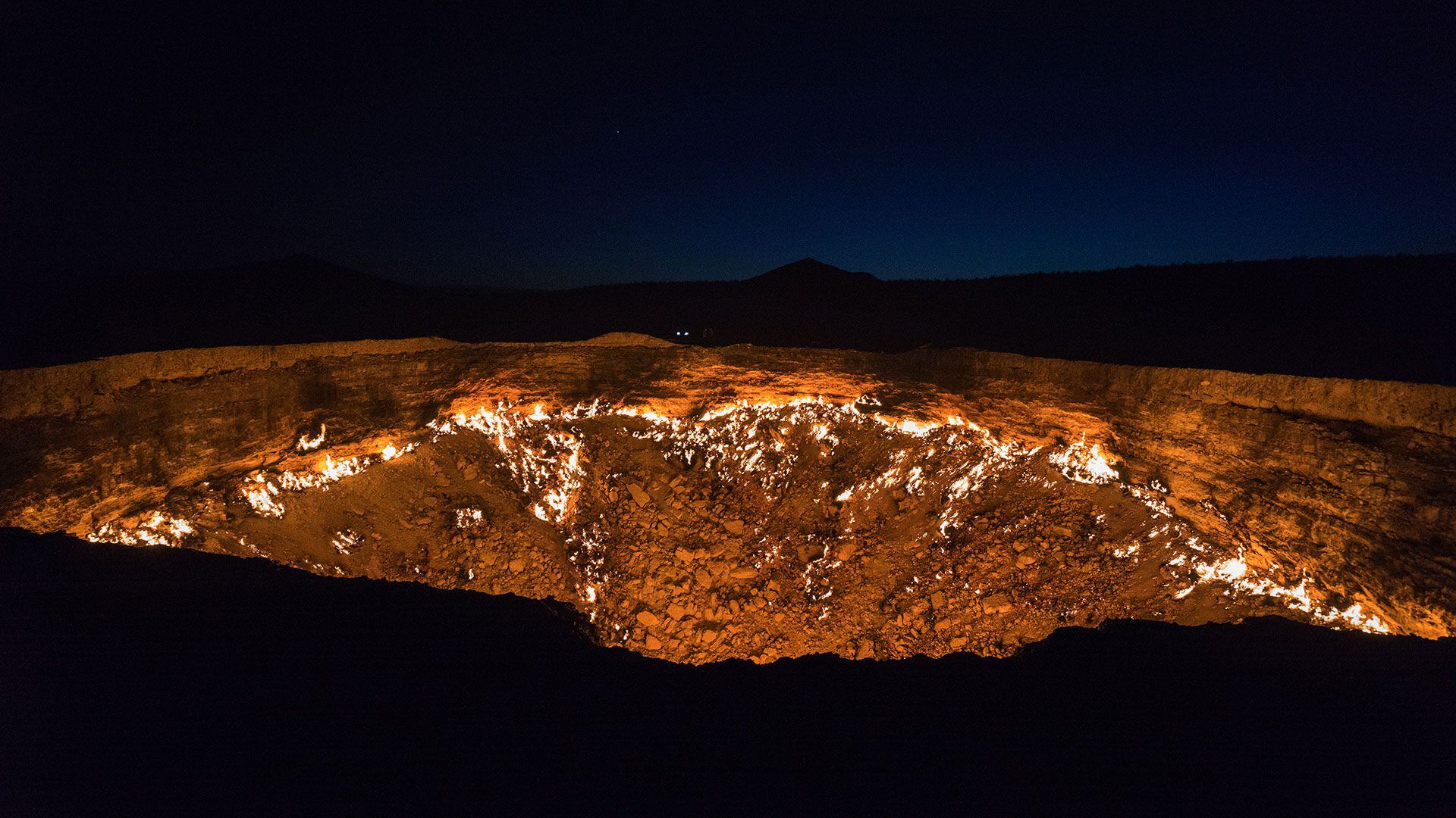 Puerta del Infierno (Gates to Hell), el cráter Darvaza en el desierto de Karakum 1920