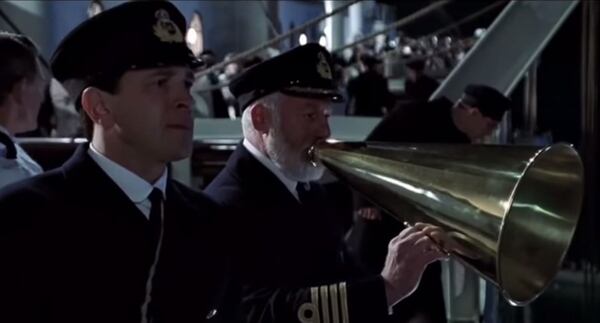Mark Chapman durante la escena de evacuación de la película “Titanic”