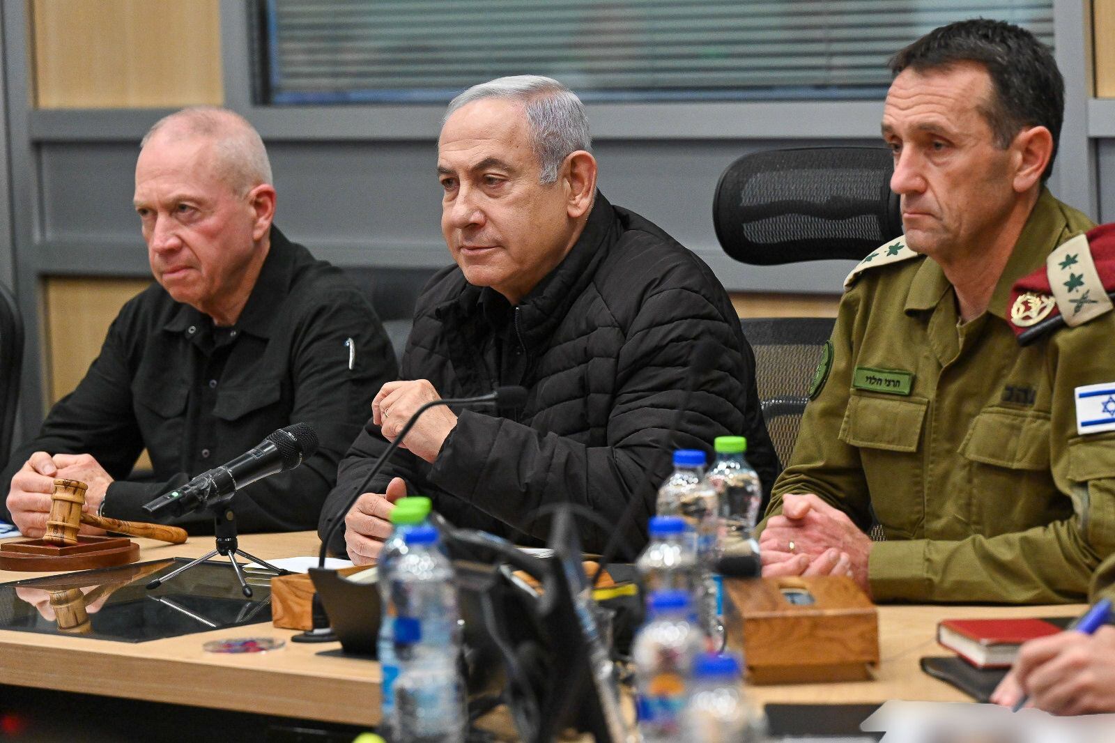 Netanyahu y, a su derecha, Gallant (Europa Press/Contacto/Koby Gideon/Israel Gpo)
