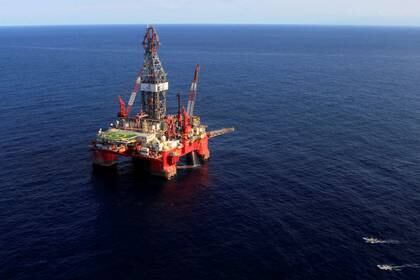 Una vista general de la plataforma petrolera de aguas profundas Centenario en el Golfo de México frente a la costa de Veracruz (Foto: Reuters / Henry Romero)