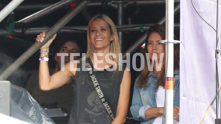 Sonriente, Prandi durante el show de Airbag