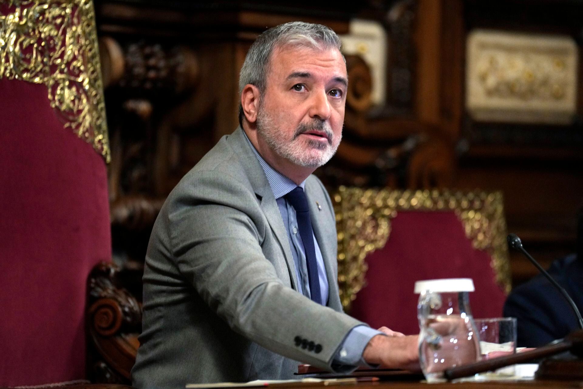 El alcalde de Barcelona, Jaume Collboni, durante el pleno en el consitorio. (EFE/Alejandro García)