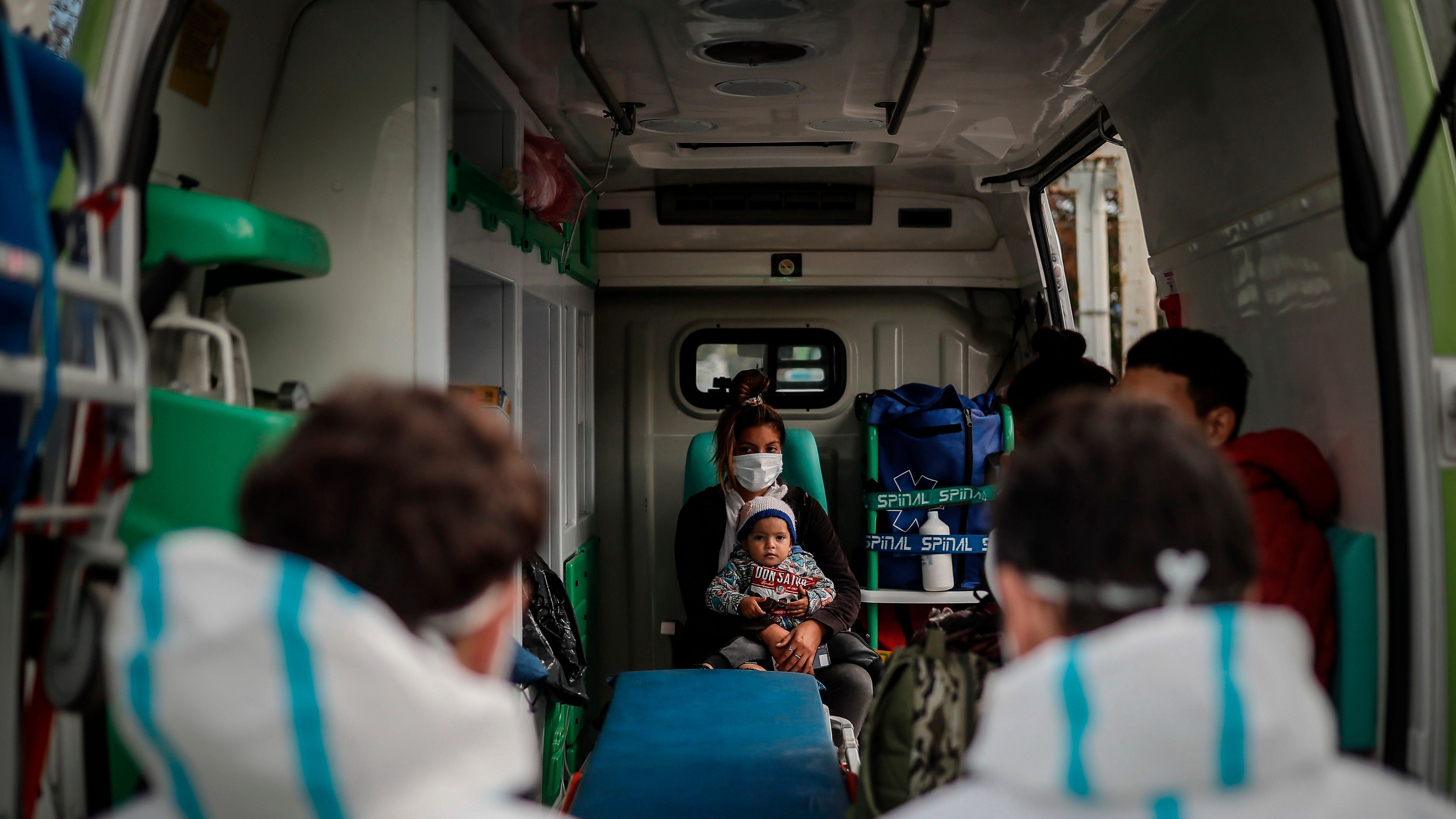 Servicios como los de Ambulancia son cubiertos por empresas agrupadas en las Asociaciones y Cámaras nucleadas en la Unión Argentina de Salud, que negoció con el gobierno (EFE/Juan Ignacio Roncoroni)
