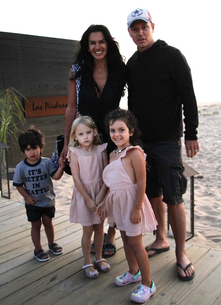 Jorge Brito, vicepresidente de River y el ex cuñado de García Moritán, con su mujer, Gabriela Vaca Guzmán, y sus hijos