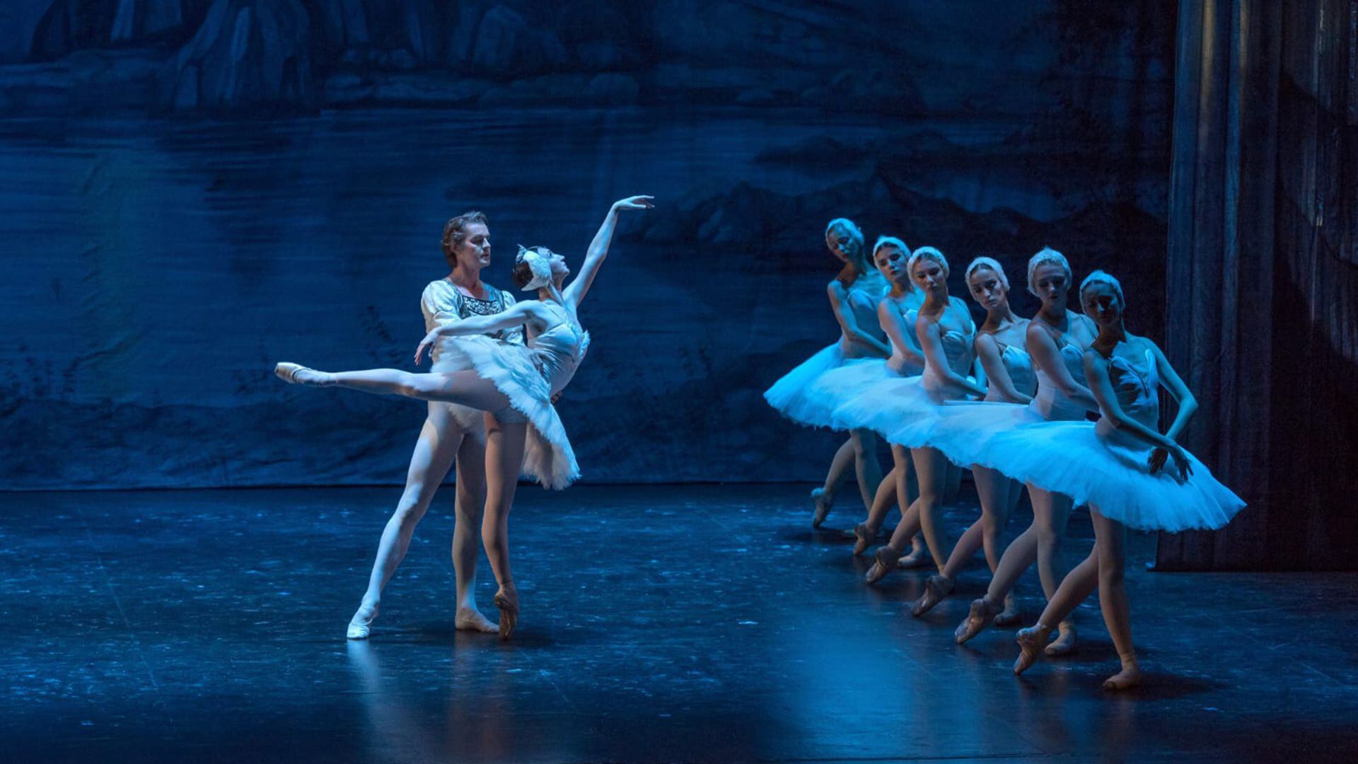 Alexander Volchkov interpretará el rol principal de "El lago de los cisnes" junto al Ballet Intercontinental en el Teatro Avenida de Buenos Aires