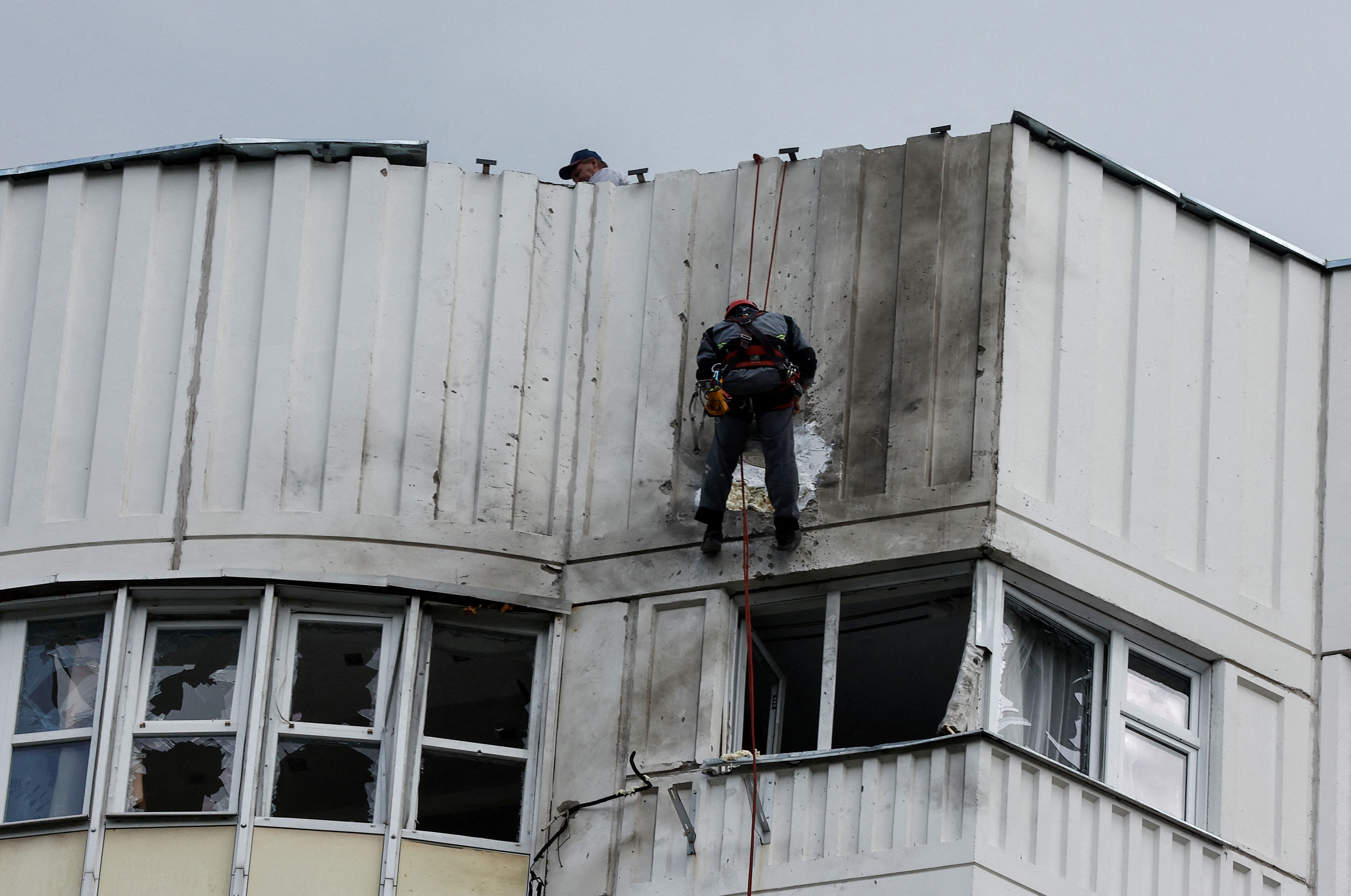 Un edificio dañado en el ataque con drones en Moscú (Reuters)